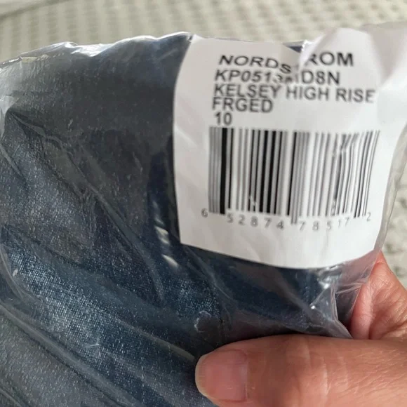 🆕KUT from the Kloth Kelsey High Waist Raw
Hem Crop Kick Flare Jeans - Picture 8 of 10